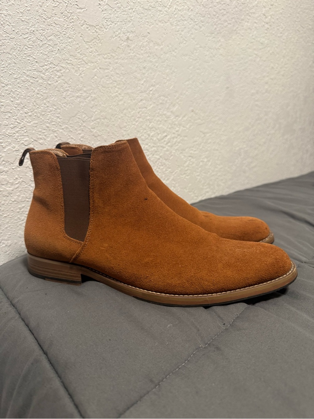 Apt. 9 Men's Chelsea Boots in Tan Suede